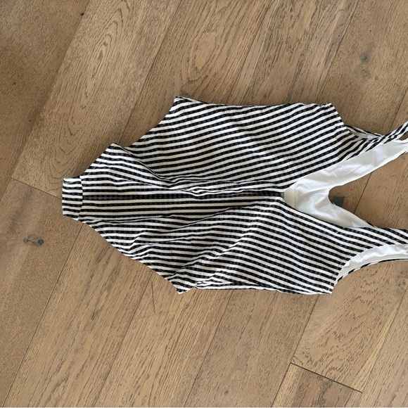 Athleta Seersucker V-Neck One Piece Swimsuit Black White Size: M - Picture 3 of 4